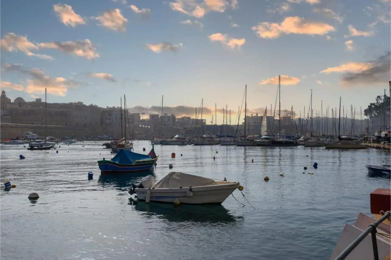 Holiday home Marina View - Front Of Sea Cospicua - Happy Rentals Malta